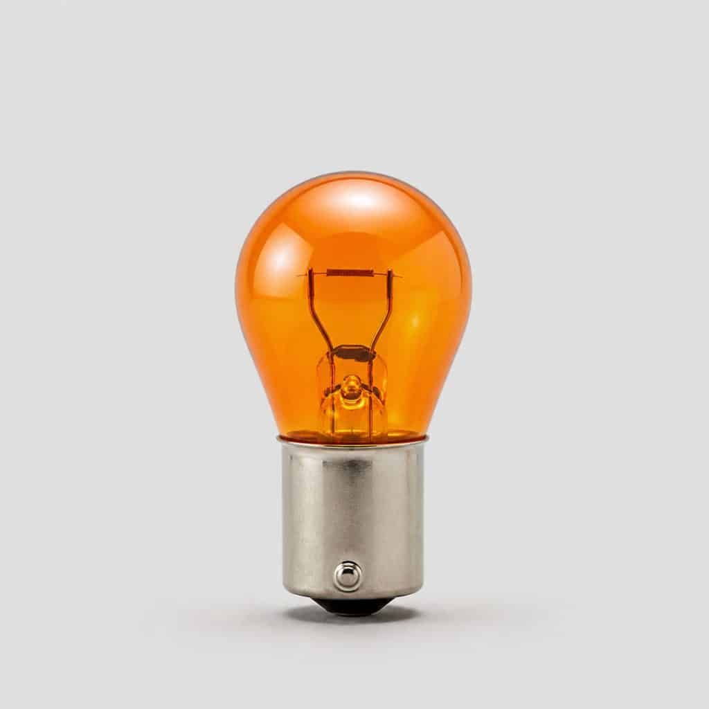 Ampoule de clignotant présenté sur fond clair
